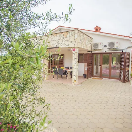Villa Modern With Pool In Rakotule Croatia Karojba